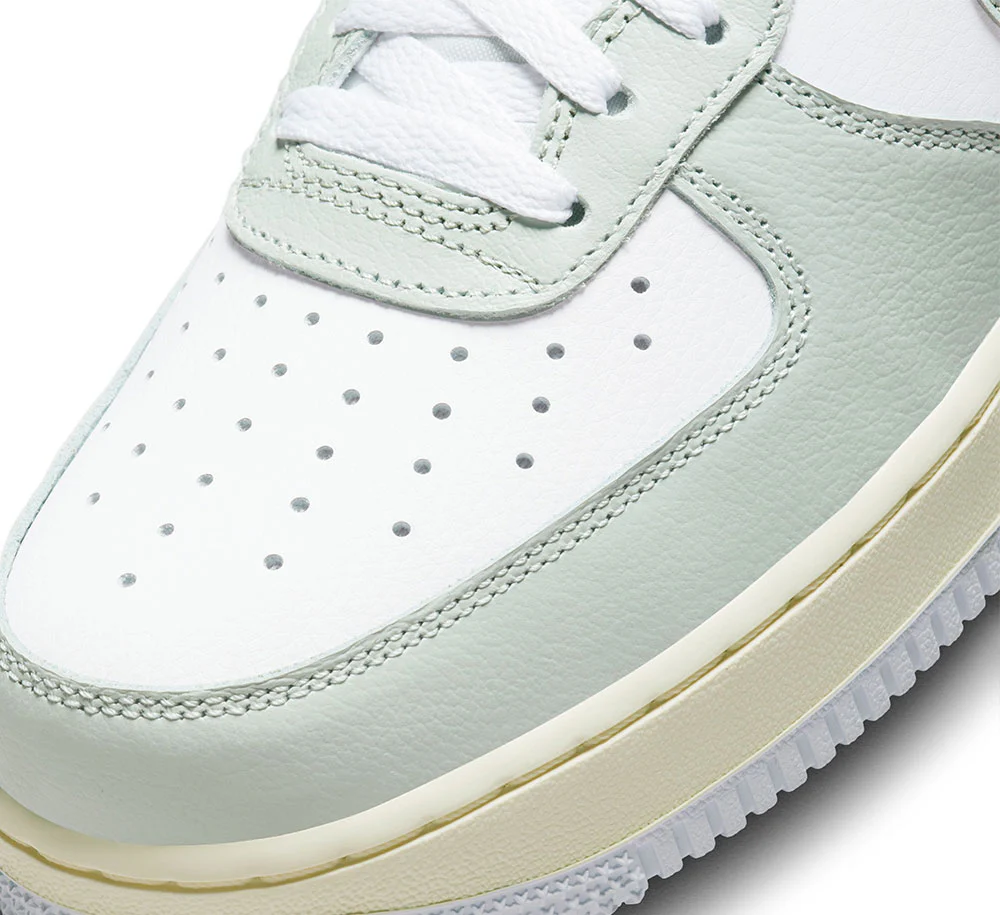 AIR FORCE 1 '07 LV8 - Image 5