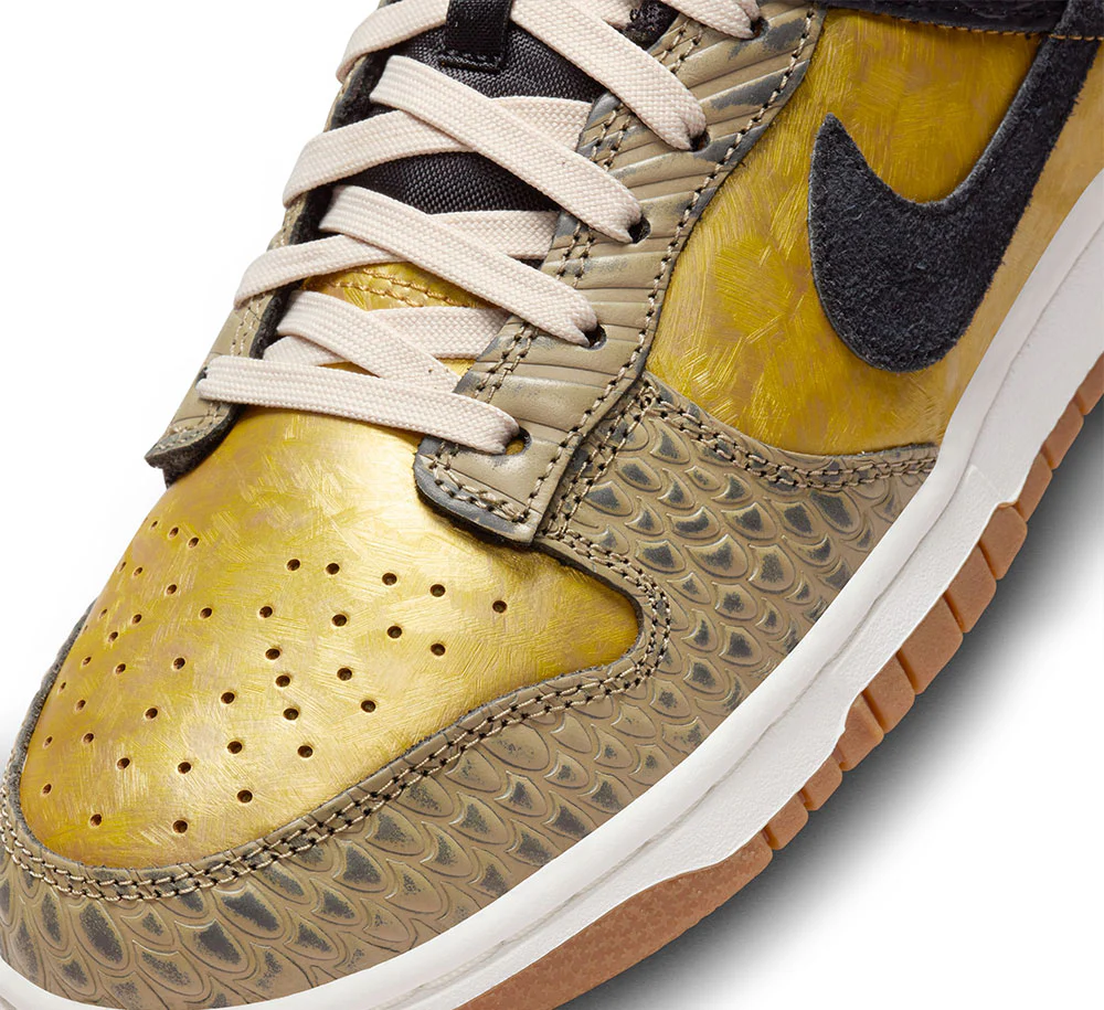 WOMEN'S NIKE DUNK LOW PRM - Image 6